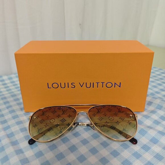 Louis Vuitton Gold and Brown Designer Sunglasses - Picture 3 of 7